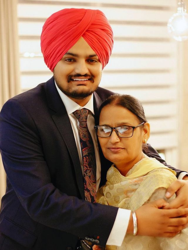 Sidhu Moosewala's mother gives birth to a baby boy